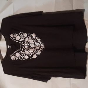Old navy womens xl black top with white floral pattern